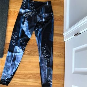 Beyond Yoga Black and Blue Patterned Leggings